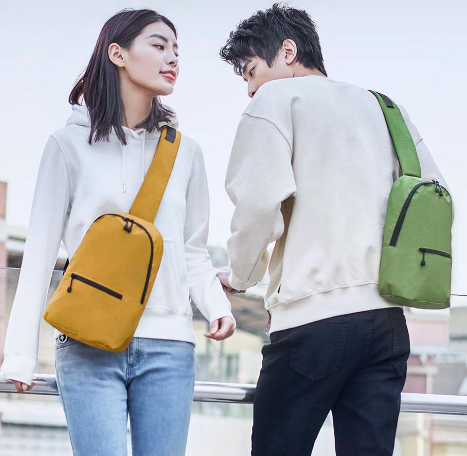 Рюкзак Z Bag Ultra Light Portable Mini Backpack дівчина з хлопцем гуляють